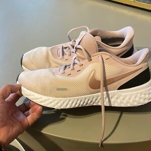 Nike Revolution 5 'Barely Rose' BQ3207-600